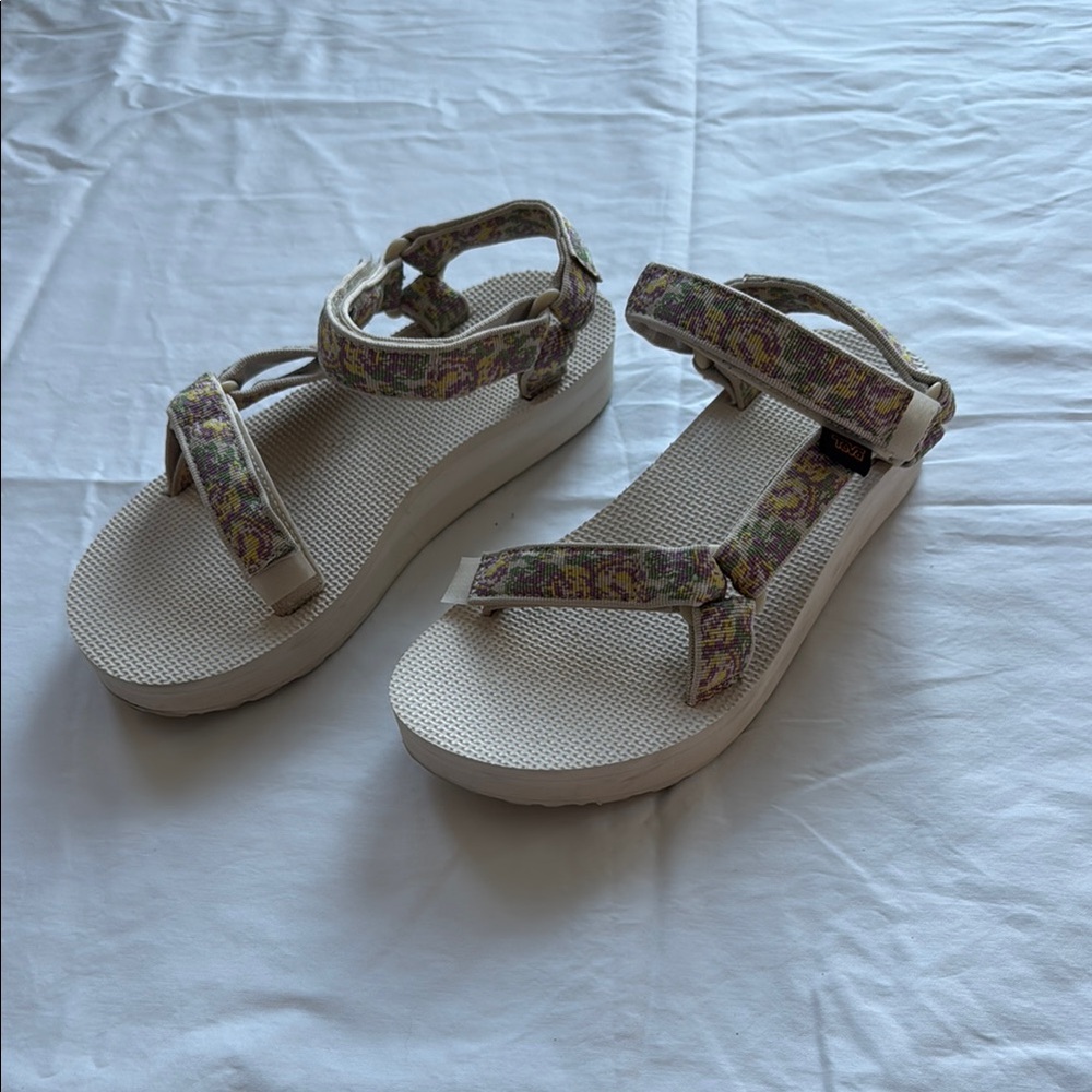 Teva Sandals - Cream & Floral Size 9
